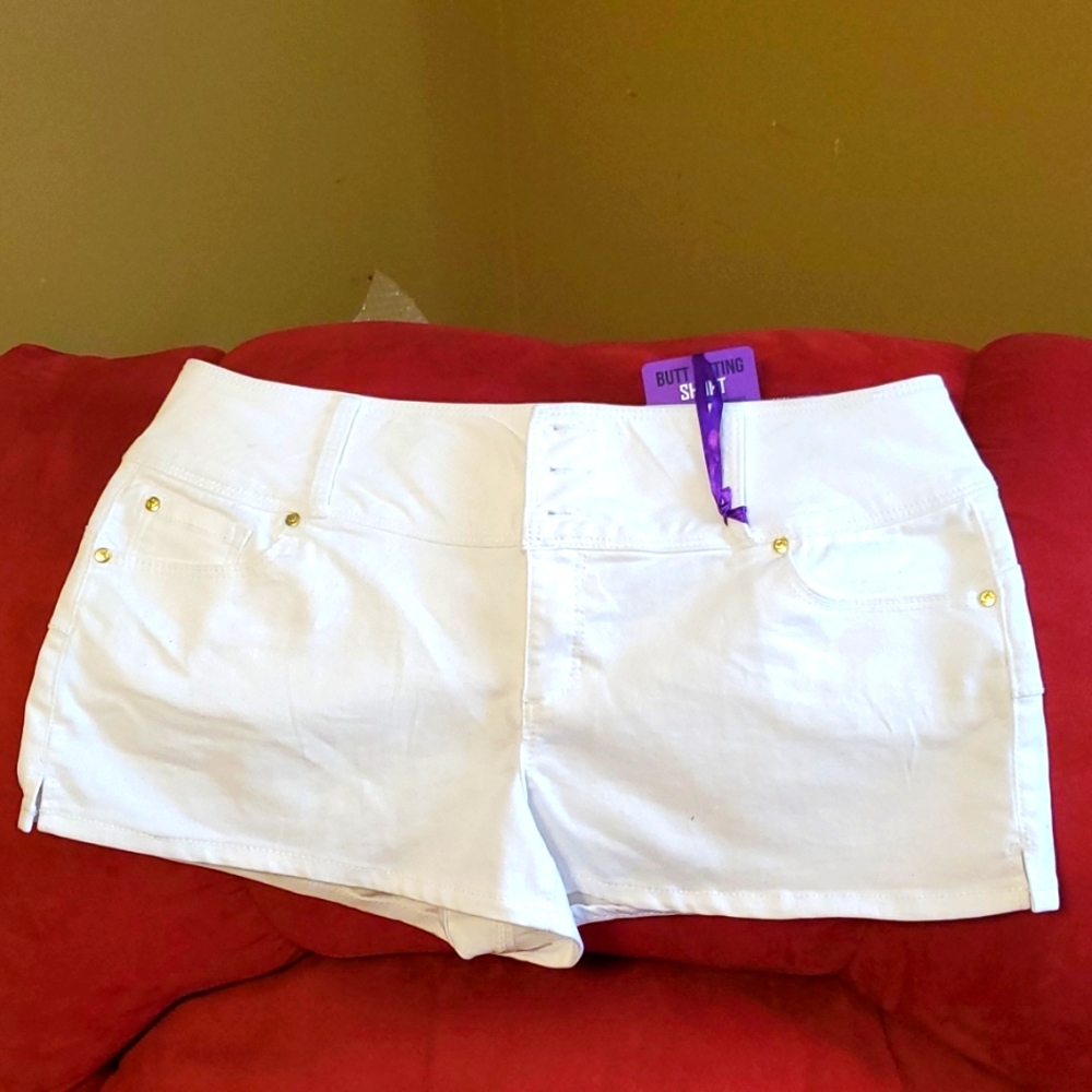 NICKI MINAJ BLACK BUTT LIFTING MIDRISE SHORTS, SIZE 15/16.  New With out Tags.